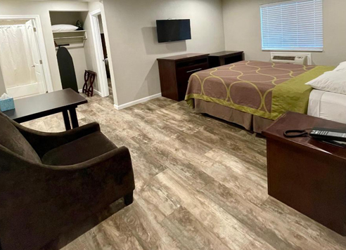 Double Bed With Kitchenette Area